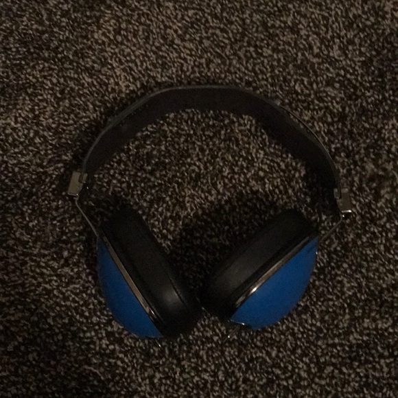 Headphones - Picture 1 of 6